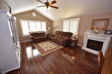 1039 Iris Cir, Central Point, OR 97502 - photo 5