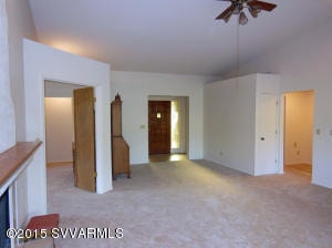 200 Ross Rd Livingroom 2