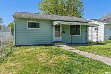 813 N Sherman St, Lincoln, IL 62656 - photo 4