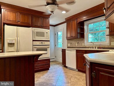 17527 Woodlawn Dr, Hagerstown, MD 21740 - photo 6