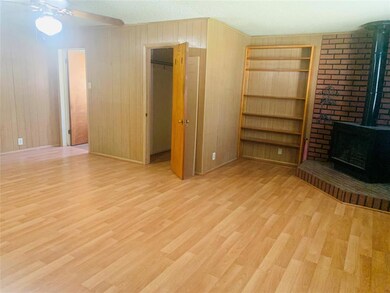 208 Glen Rose Ave, Cleburne, TX 76033 - photo 7