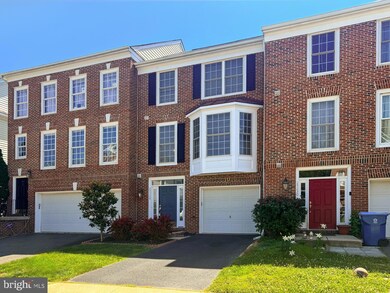 25228 Dunvegan Square, Chantilly, VA 20152 - photo 2