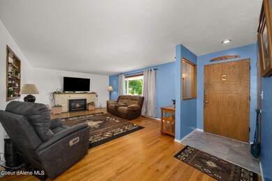 6420 N Fotheringham St-007