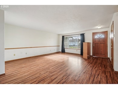 2067 SW Oleander St, McMinnville, OR 97128 - photo 3