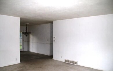 1010 Parkway Dr, Bettendorf, IA 52722 - photo 3