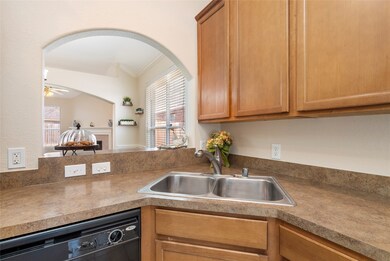 958 Jennifer St, Alvin, TX 77511 - photo 6