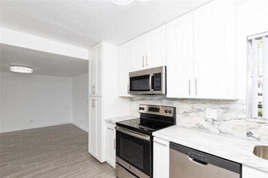 208 Lake Frances Dr, West Palm Beach, FL 33411 - photo 5