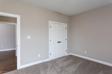 bedroom-2-closet-173