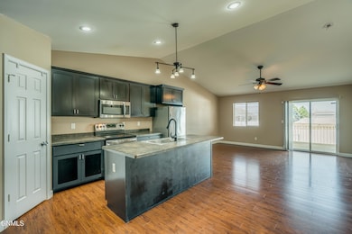 5408NormandySt_0004