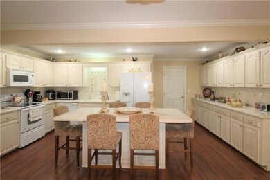 Beautiful large bright kitchen, a cook's dream!