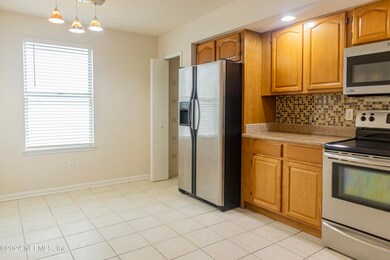 235 Aquarius Cir W, Jacksonville, FL 32216 - photo 4