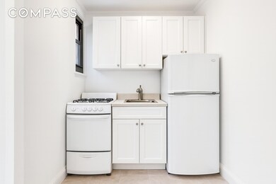 215 E 89th St unit 2B, New York, NY 10128 - photo 4