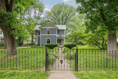 725 S Summit St, Iowa City, IA 52240 - photo 2