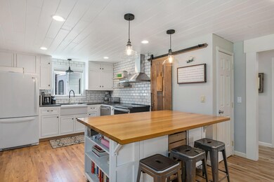 21137 Guinevere Ct, Bend, OR 97702 - photo 3