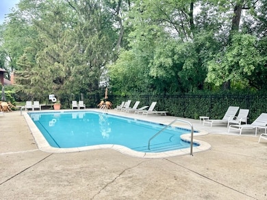 702 Waukegan Rd unit 4A, Glenview, IL 60025 - photo 2