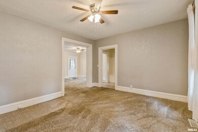 2027 Pershing Ave, Davenport, IA 52803 - photo 7