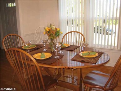 Dining Room - Formal, chair rail and picture moldi