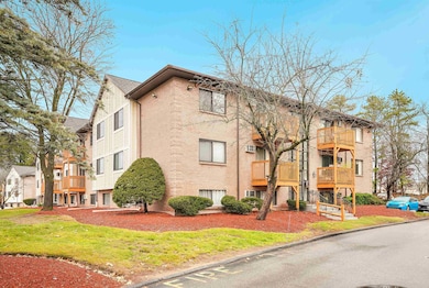 6 Lancelot Ct unit 2, Salem, NH 03079 - photo 4