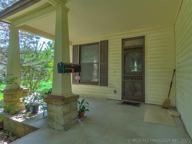 323 N Choctaw Ave, Claremore, OK 74017 - photo 6