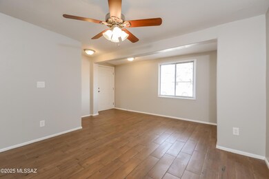 003-photo-living-room-8765556