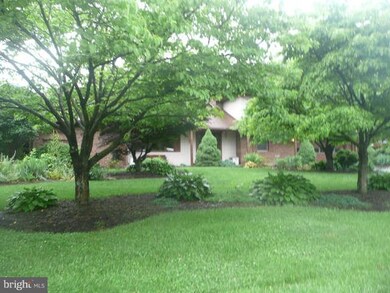 2002 Maplewood Dr, Hagerstown, MD 21740 - photo 3