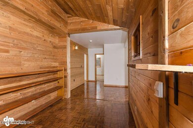Strand hallway