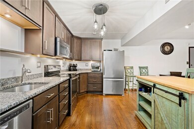 Updated Kitchen and Appliances