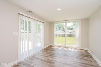 005-photo-dining-room-11411616