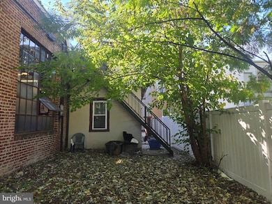 1039 Washington St, Reading, PA 19601 - photo 4