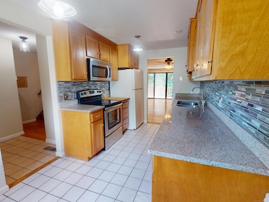 32 Upper Pattagansett Rd unit 8, East Lyme, CT 06333 - photo 5