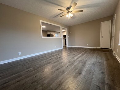 504 Overton Dr, Clarksville, TN 37042 - photo 2