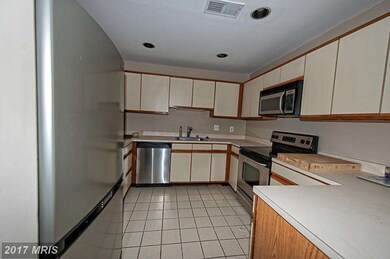 11011 Thrush Ridge Rd, Reston, VA 20191 - photo 5