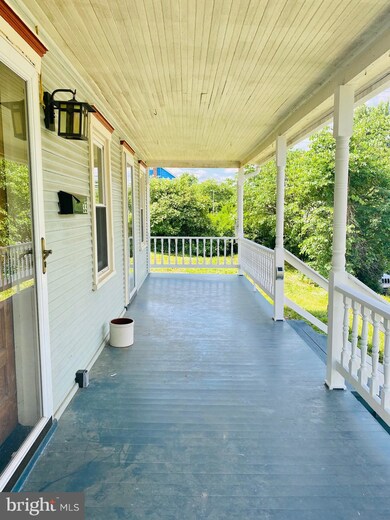 33 S Laurel Ave, Berkeley Springs, WV 25411 - photo 3