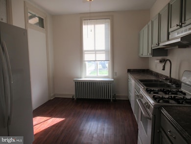 152 W South St, Carlisle, PA 17013 - photo 3