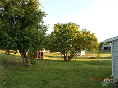 512 Railroad St, Warren, IN 46792 - photo 4