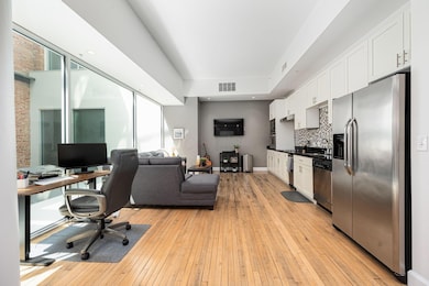 7-web-or-mls-106 N High St 006