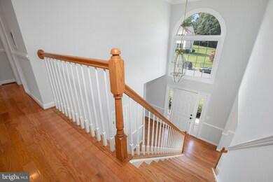 16068 Olmstead Ln, Woodbridge, VA 22191 - photo 2