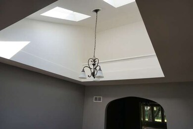 516 S Calumet Ave, Aurora, IL 60506 - photo 2