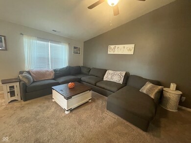 2018 Abbey Ln, Columbus Township, IN 47201 - photo 5