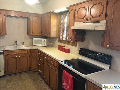 965 E Weinert St, Seguin, TX 78155 - photo 6