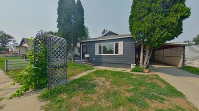 Front Yard<|><|>