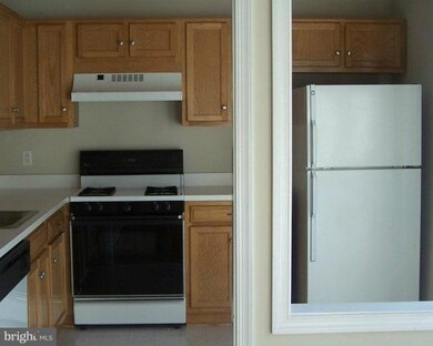 9232 Cardinal Forest Ln unit 302, Lorton, VA 22079 - photo 2