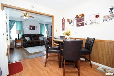 621 Denver St, Lincoln, IL 62656 - photo 5