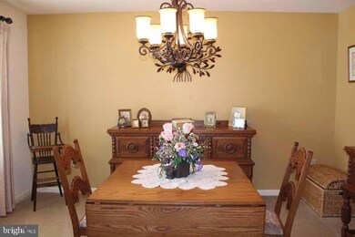 289 Robin Dale Dr, Leola, PA 17540 - photo 4