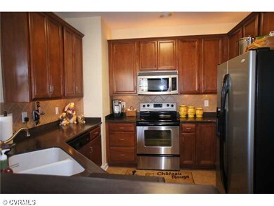 Kitchen - Beautiful Upgraded Kitchen with 42