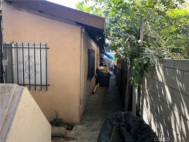 9122 S Hoover St, Los Angeles, CA 90044 - photo 5