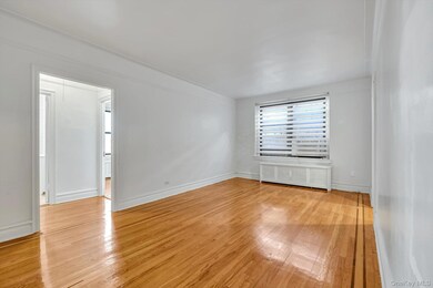 7234 Austin St unit F10, Forest Hills, NY 11375 - photo 5