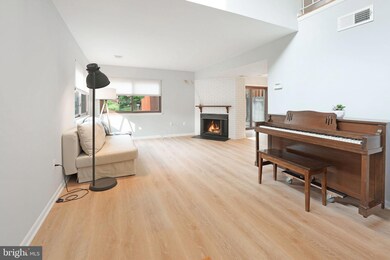 5676 Oak Tanager Ct, Burke, VA 22015 - photo 4