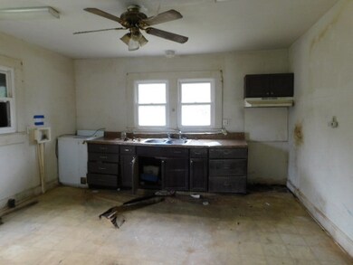 807 N Thomas St, Fitzgerald, GA 31750 - photo 7