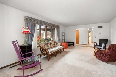 03_3888LinkeRd_1_LivingRoom_LowRes